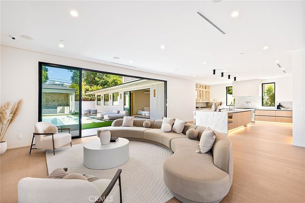Upstairs ensuite bedroom with luxury finishes