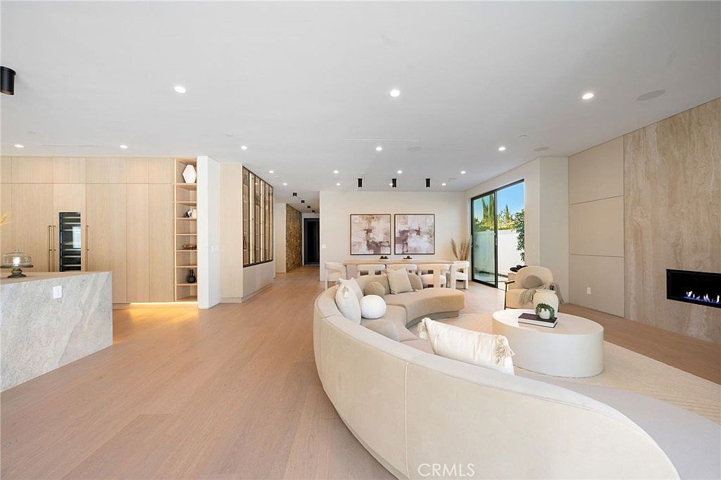 Outdoor kitchen with BBQ and bar seating